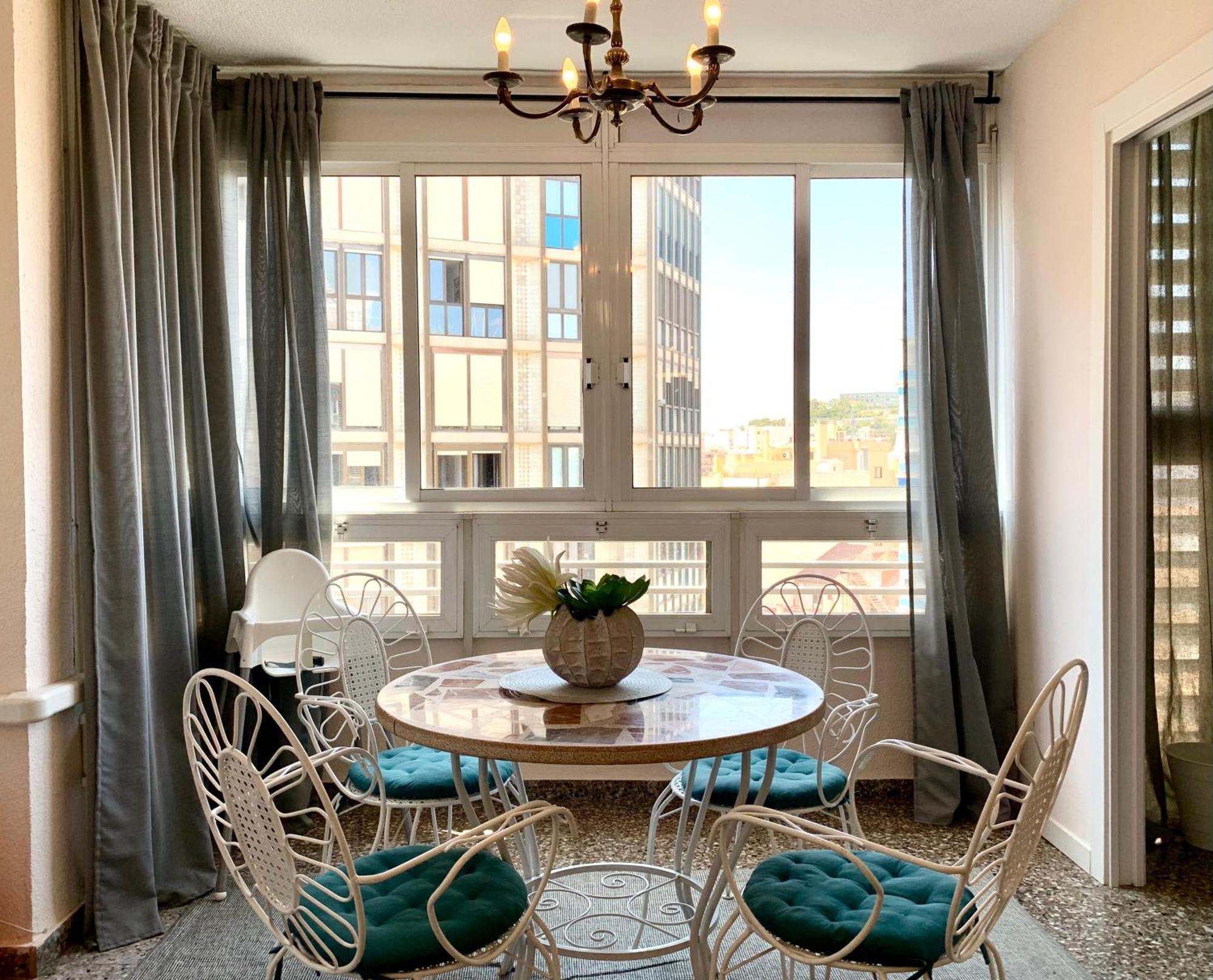 Centrally-Located, Spacious Flat At Historic Centre & Short Walk To Beach Alicante Exterior foto