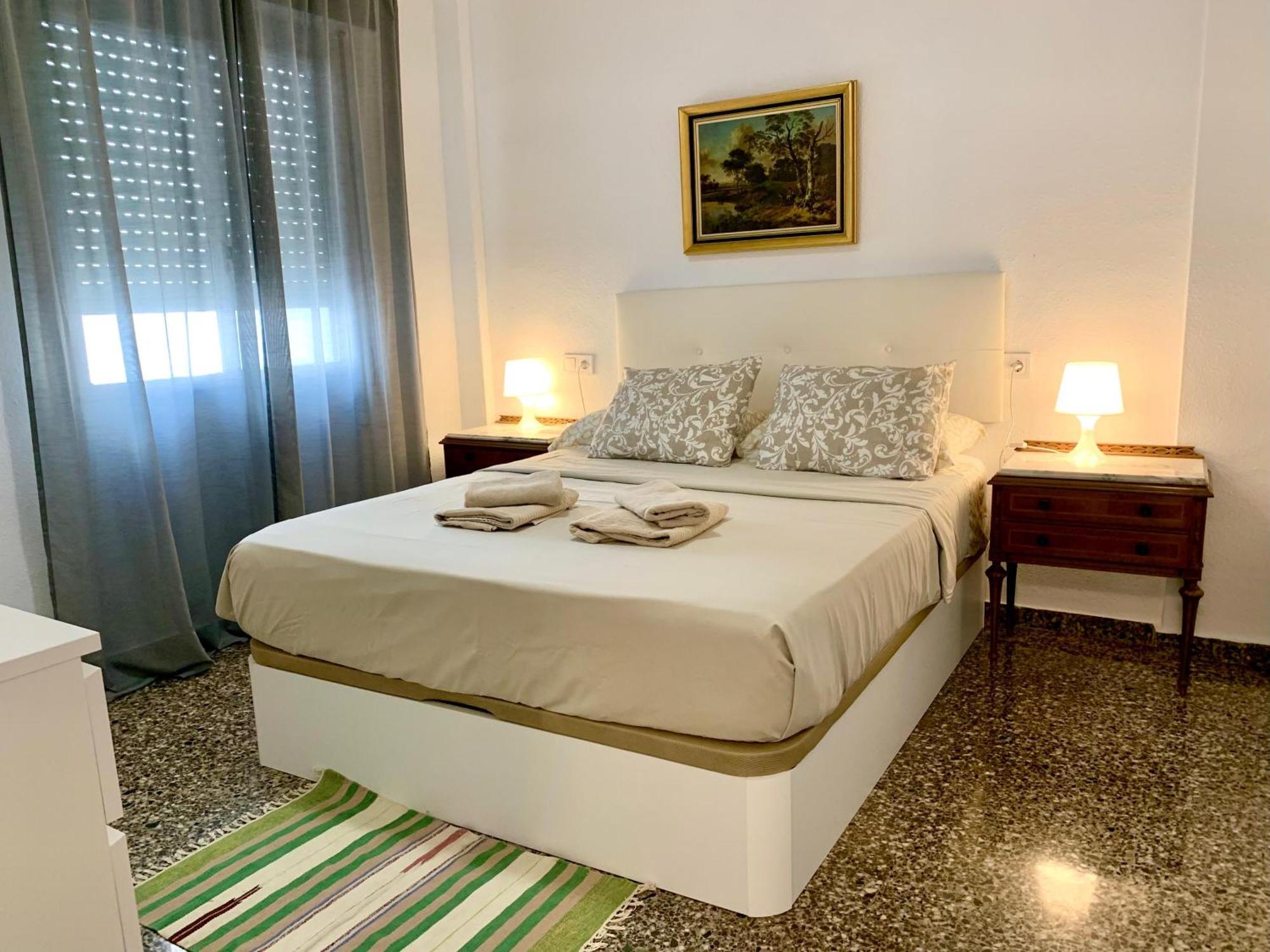 Centrally-Located, Spacious Flat At Historic Centre & Short Walk To Beach Alicante Exterior foto